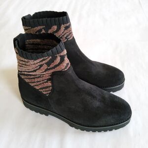 New Andre Assous Suede Women's Ankle Sock Boots Booties Size 8 Black Brown
